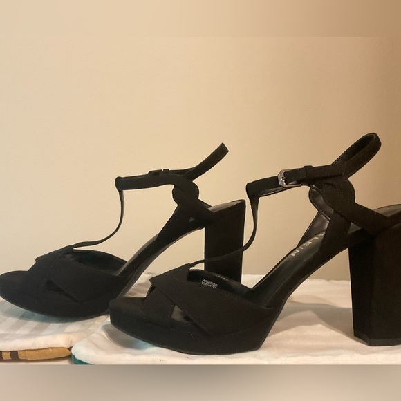 Anne Klein Black Heeled Sandals - Picture 1 of 5
